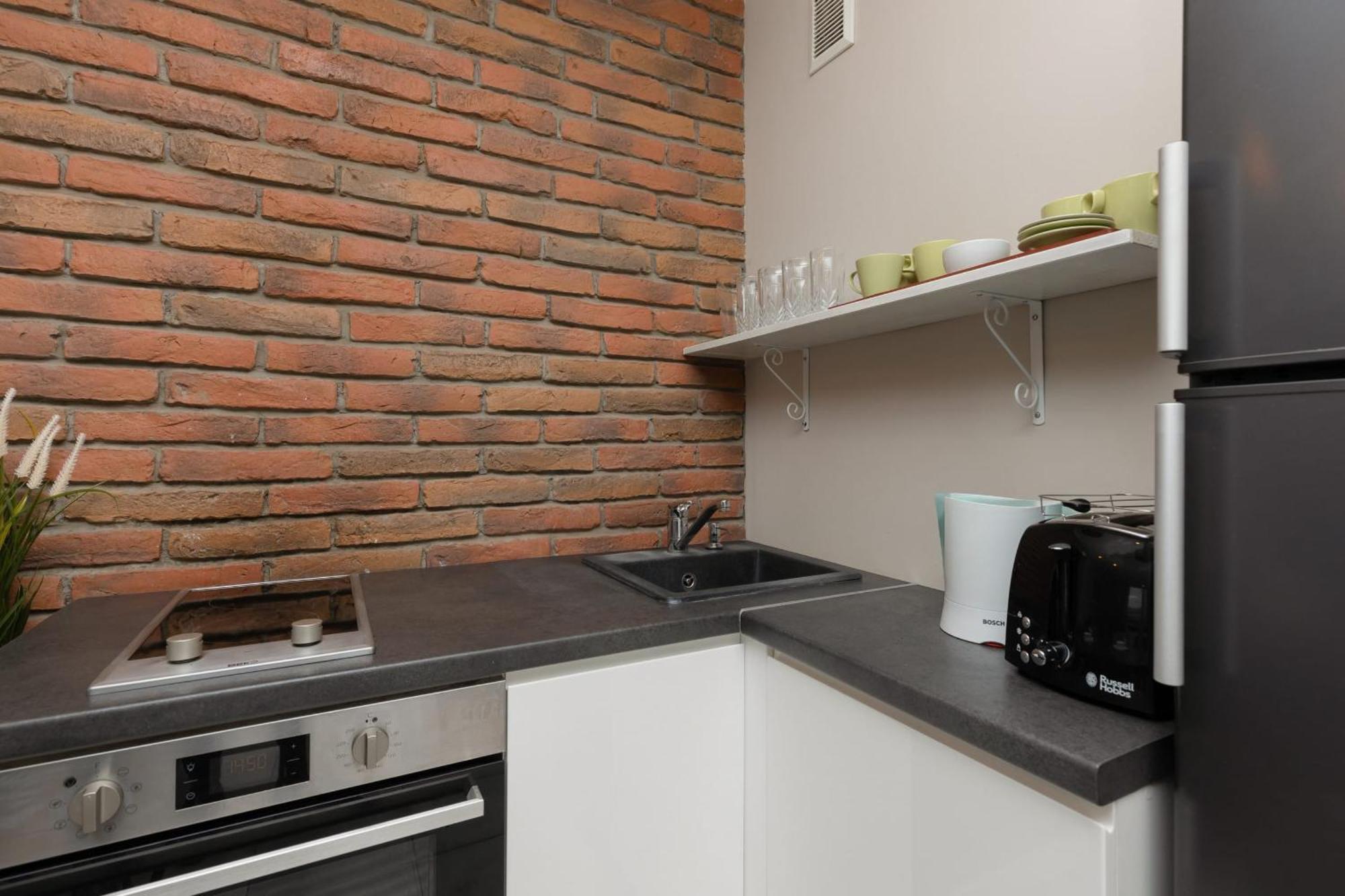 Charming In Center With Air Conditioning By Renters