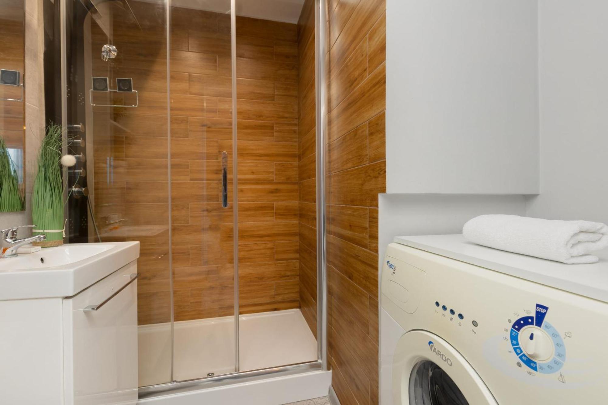 Charming In Center With Air Conditioning By Renters Apartament Warszawa