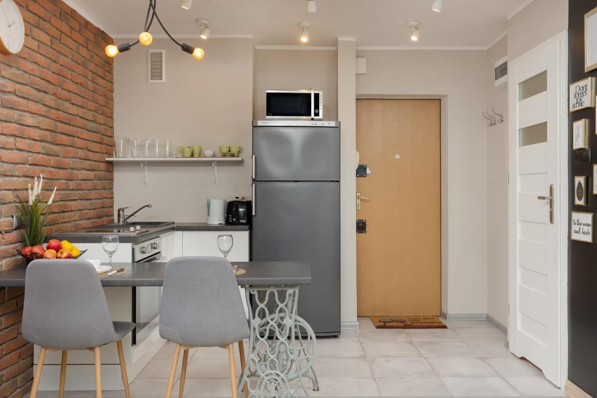 Charming In Center With Air Conditioning By Renters