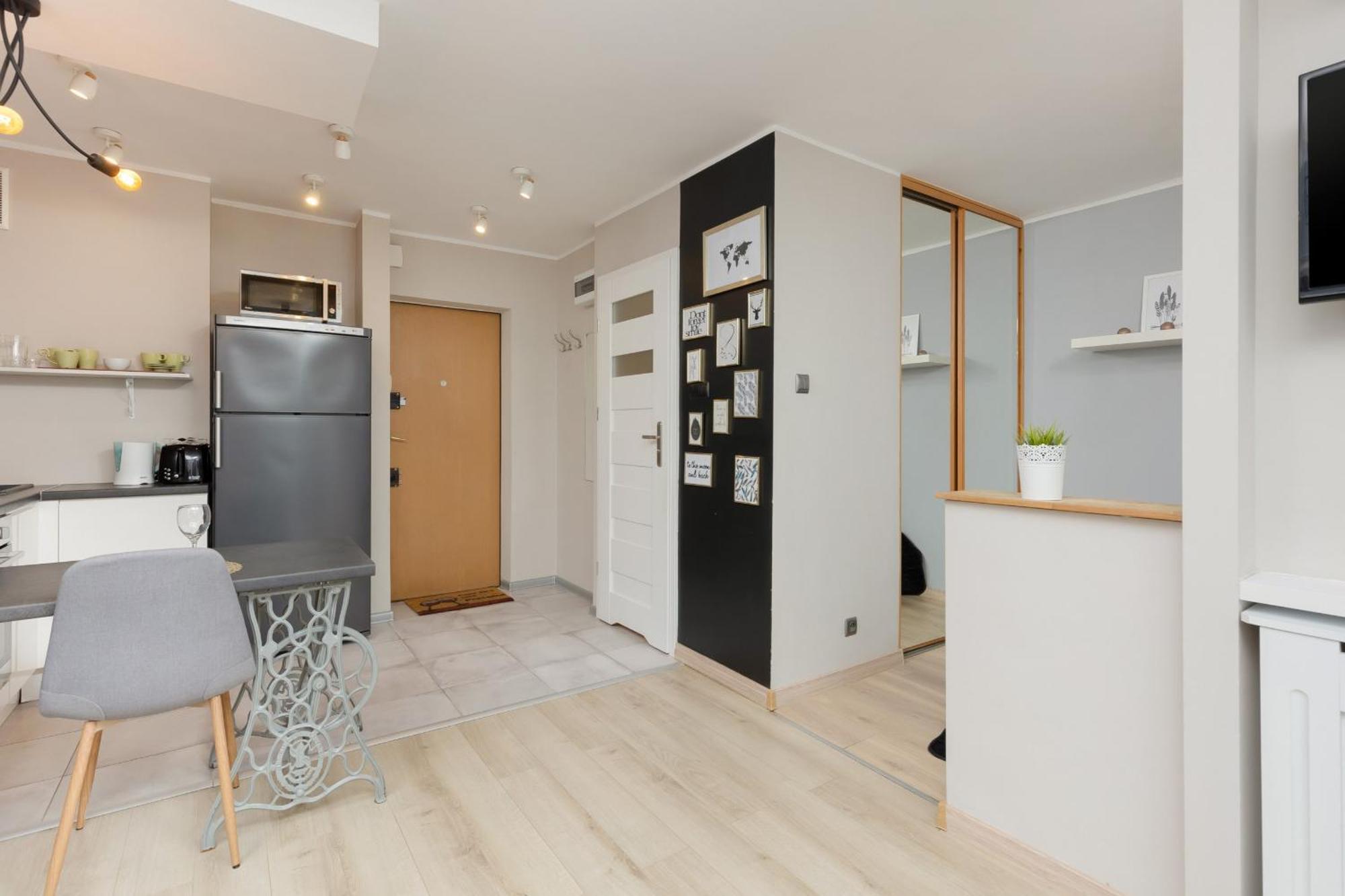 Charming In Center With Air Conditioning By Renters Apartament *