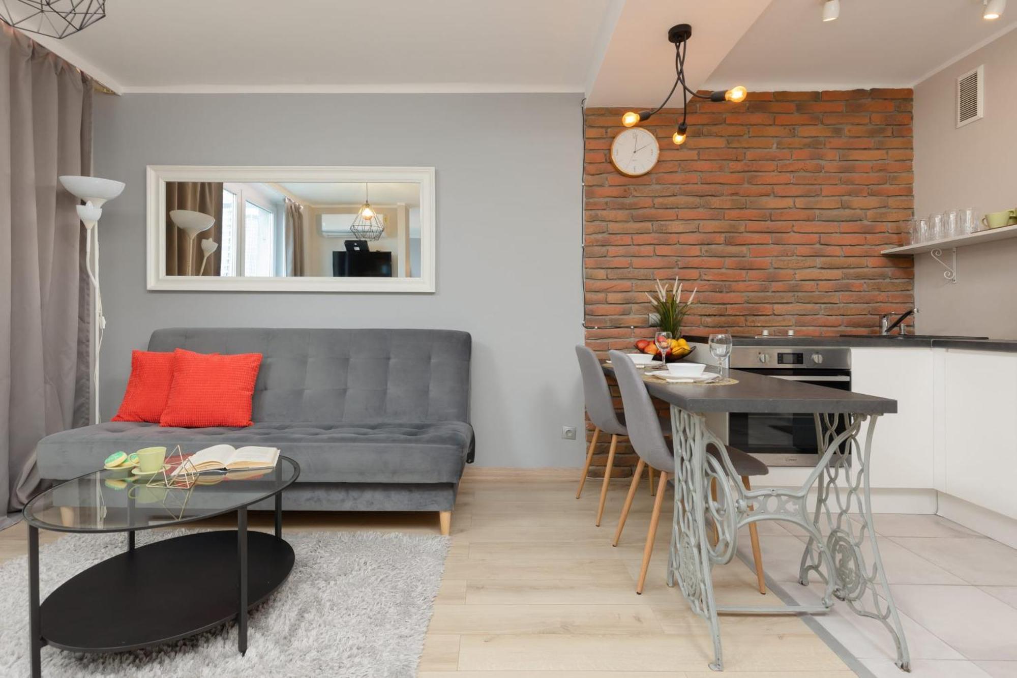 Charming In Center With Air Conditioning By Renters *